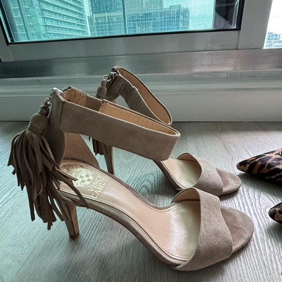 Vince camuto sandals with zipper and tassel tan color. Leather upper - Picture 5 of 6